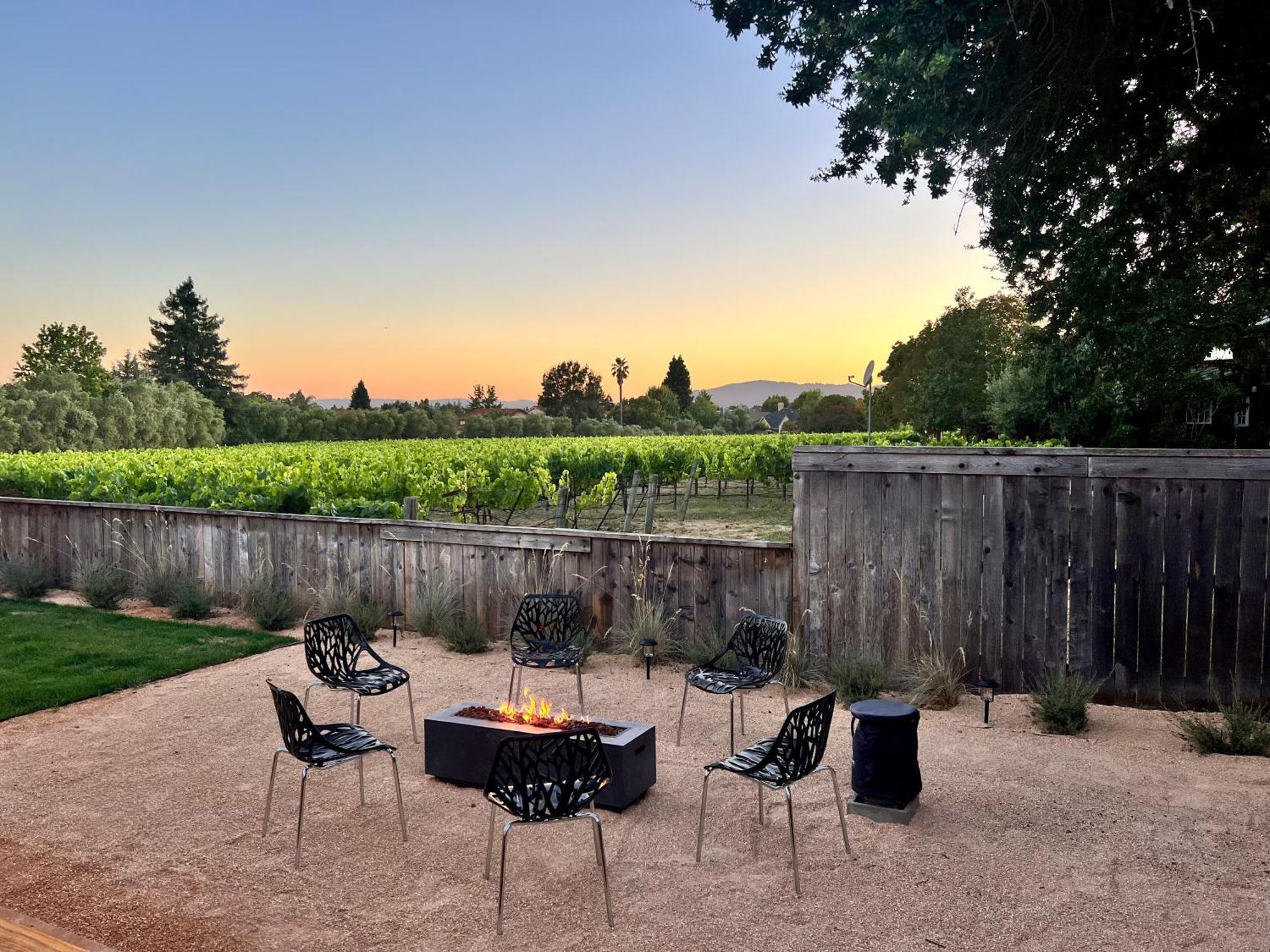 Outdoor Fire-Pit, Jacuzzi & Bbq W/ Vineyard Views! Villa Windsor Dış mekan fotoğraf